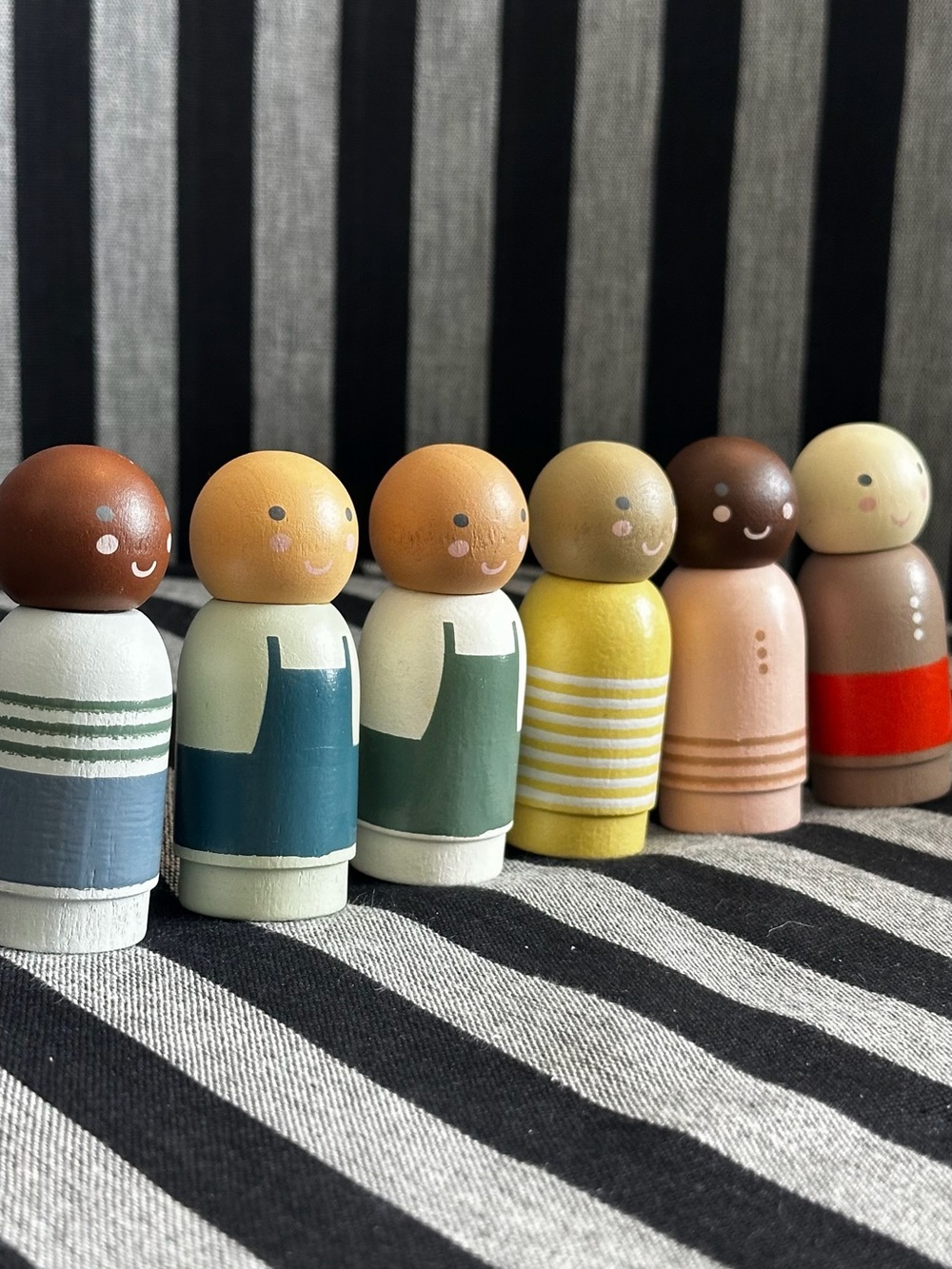Wooden Peg Doll Family Set | Montessori Waldorf Style Wooden People Figures